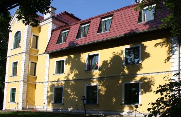 Das Schulgebäude von Melgoori